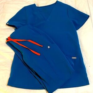 Figs XS women’s set, 3 pocket top, skinny scrub pants, alps blue